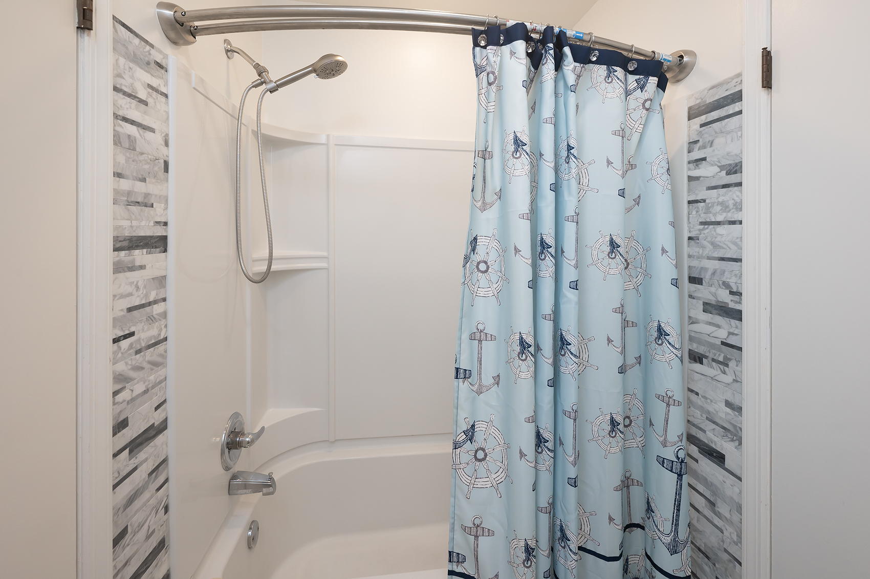 King suite bathroom with nautical shower curtain